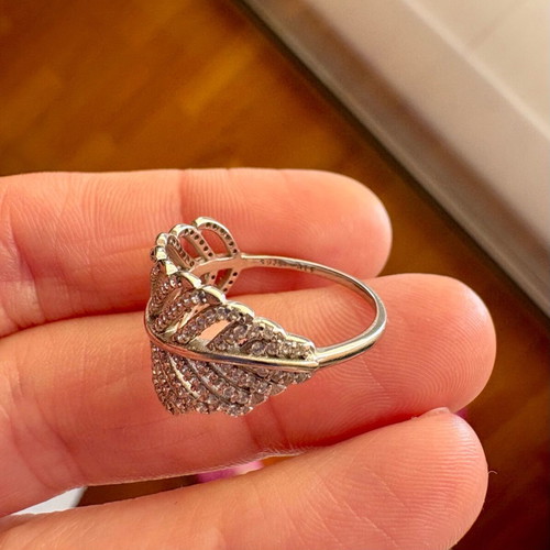 Silver ring new, very light, 1.8 cm