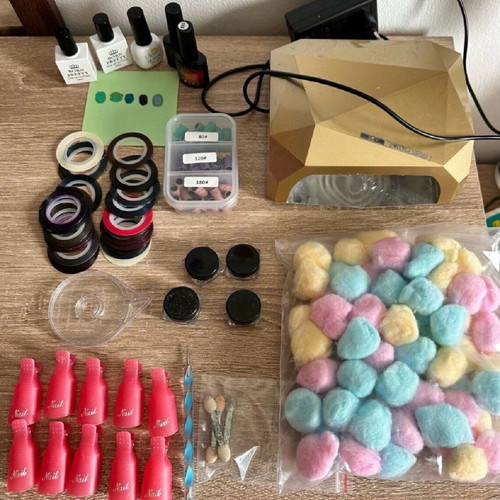 Manicure kit like new with UV 36 Watt lamp and accessories