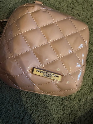 Τσαντάκι ώμου Pauls Boutique ροζ λουστρίνι σαν καινούργιο