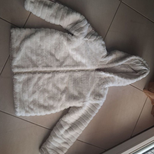 Girls' fur jacket with pink details and hood