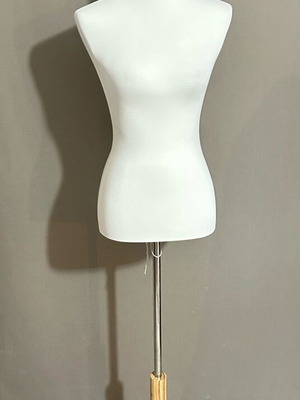 Mannequin size small brand-new, ideal for boutique or tailoring