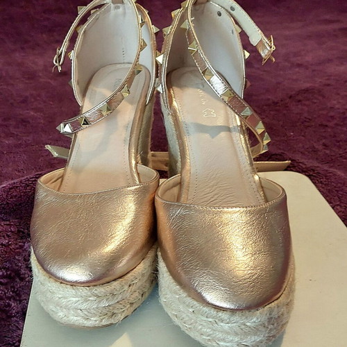 Migato platform sandals size 40-41, metallic pink with spikes