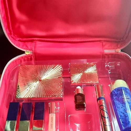 Σετ Estée Lauder Blockbuster μακιγιάζ και περιποίηση προσώπου μεταχειρισμένο, κόκκινο βαλιτσάκι