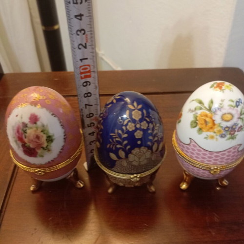 Porcelain decorative eggs collection used, set of 6
