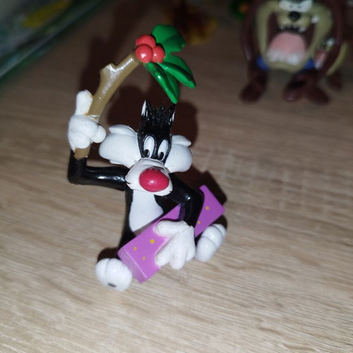 Looney Tunes figures used, medium collection of 18 pieces