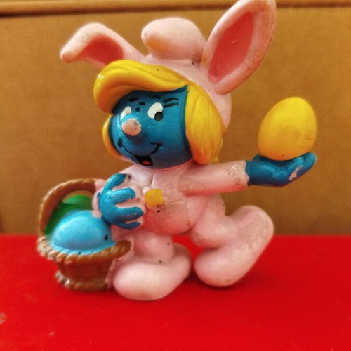Vintage φιγούρα Smurfette με ροζ λαγουδάκι και πασχαλινό αυγό μεταχειρισμένη από Schleich 1982