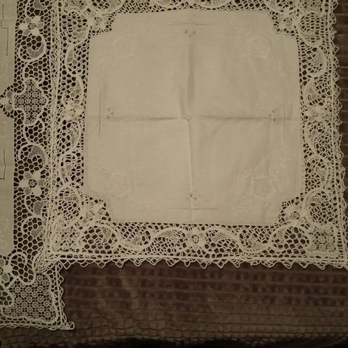 Kipour linen set new with 85×85 square and 55×55 napkins