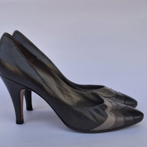 Vintage Kaiser leather pumps like new, black and gray