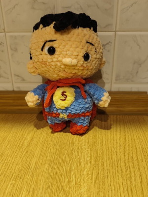 Χειροποίητος Superman amigurumi