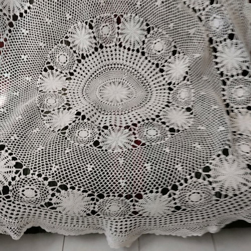 Handmade knitted round tablecloth new, diameter 165x165 cm