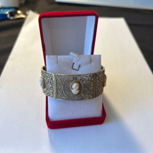 Vintage silver bracelet with cameo like new