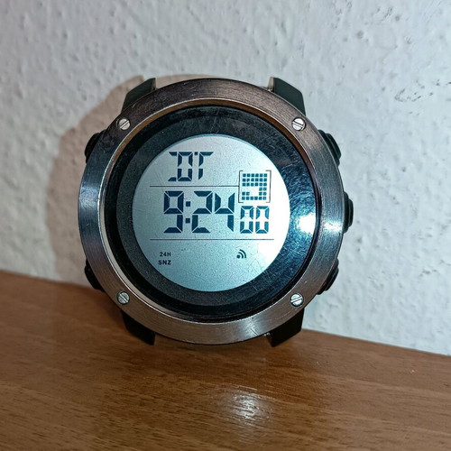 Skmei watch used with light scratches and missing strap