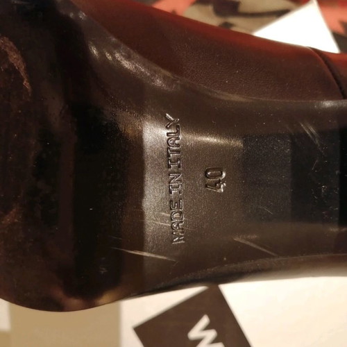 Wall Street black leather pumps used, size 40