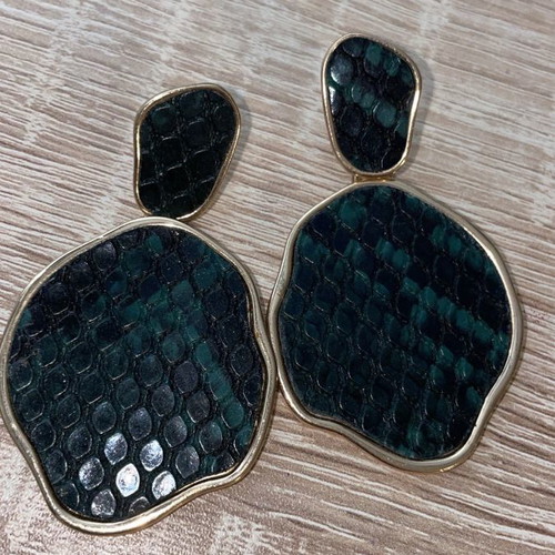 Earrings used green-gold made of steel