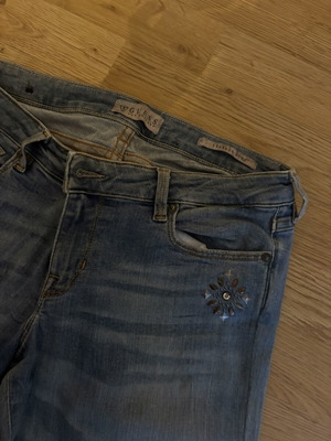 Guess low waist vintage jean like new, size S 36 8, blue