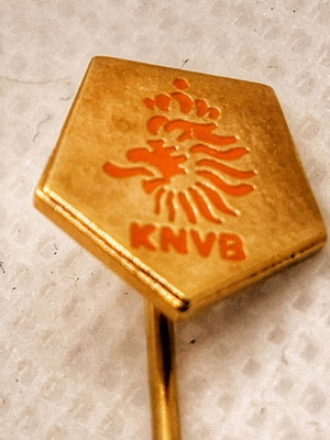 Collectible pin of Netherlands football federation like new