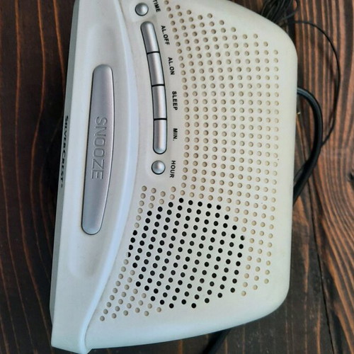 Alarm clock with radio like new, tabletop