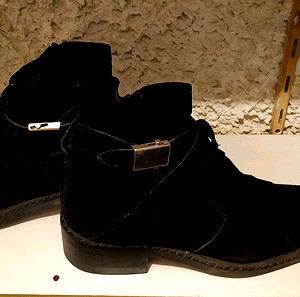 Μαύρα μποτάκια suede