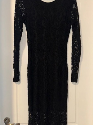 Long lace dress used, black, with back opening