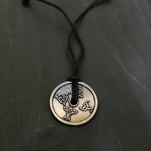 Vegvisir pendant with Scandinavian runes like new