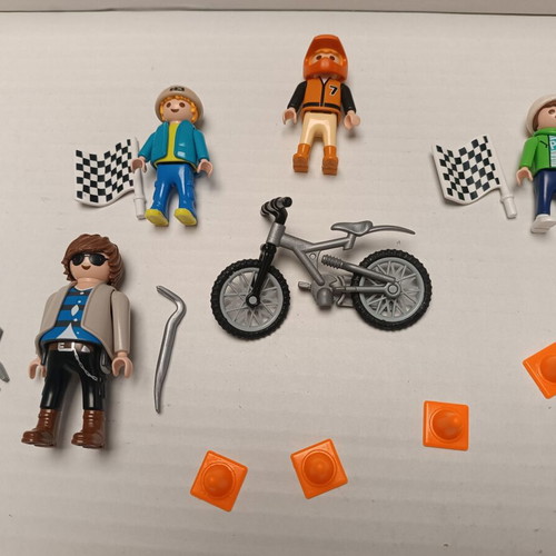 Playmobil children and bike thief like new, pack of 3 children and 1 thief