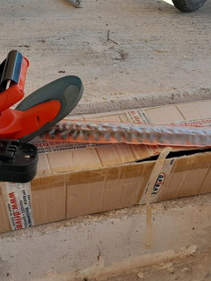 Black and Decker μπορντουροψαλίδο σαν καινούργιο με 2 μπαταρίες 18V