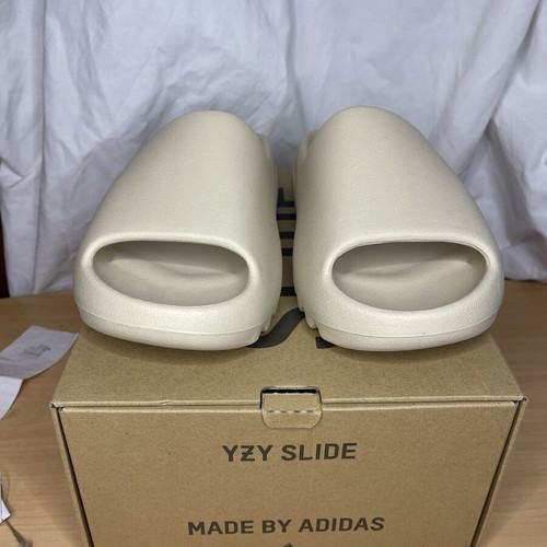Adidas Yeezy Slides Bone size 43 DS