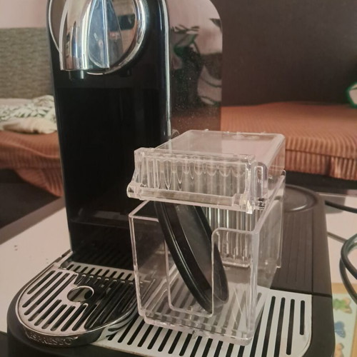 DeLongi CITIZ and Milk Nespresso coffee machine like new