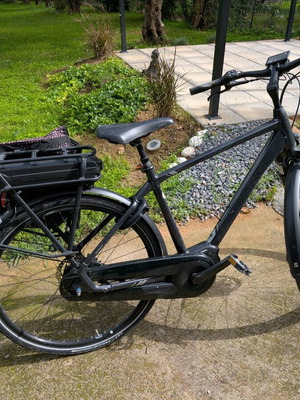 Giant men's e-bike used with 28-inch tires and 55 cm frame height