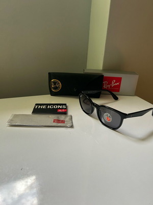 Ray-Ban Polarized Sunglasses Black new full set with case and box
