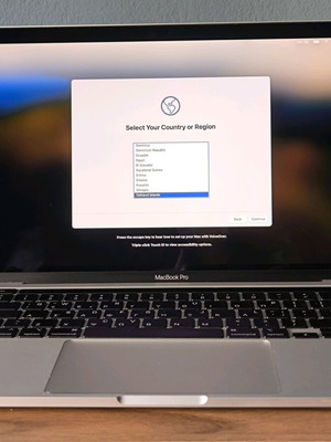 MacBook Pro M1 2020 13" 8 GB RAM 256 GB SSD like new