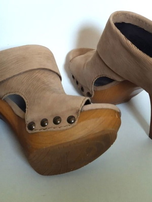 Nine West Peep Toe Mules Size 5.5 Used, Beige Brown Leather