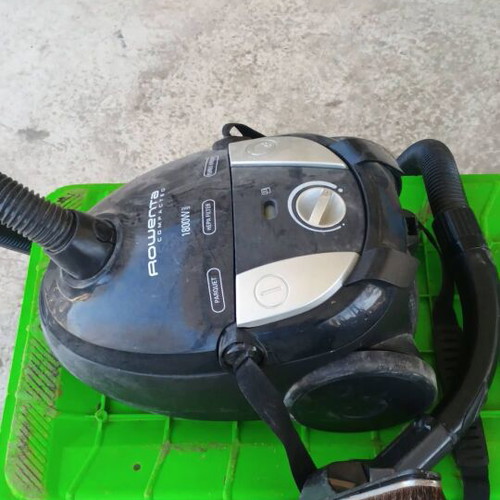 Rowenta Compacteo 1800W vacuum cleaner used with HEPA filter