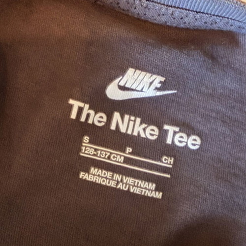 Nike Kids Grey Graphic T-Shirt size S like new