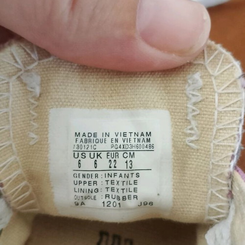 Converse kids shoes like new