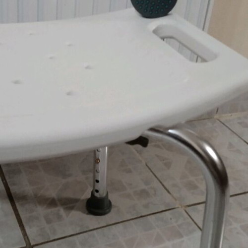 Bath stool like new, adjustable height, shower phone holder