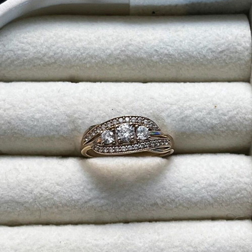 Gold ring 585 like new