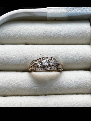 Gold ring 585 like new