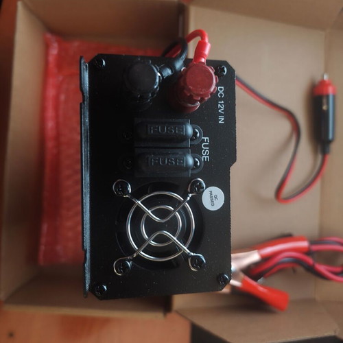 Car inverter 12V to 220V with USB and dual 220V sockets