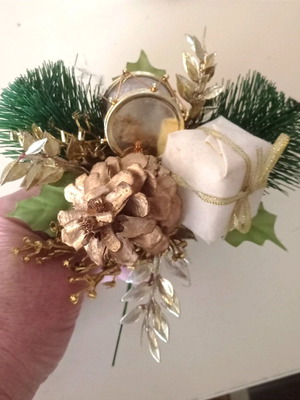 Christmas ornament like new with real pine cone