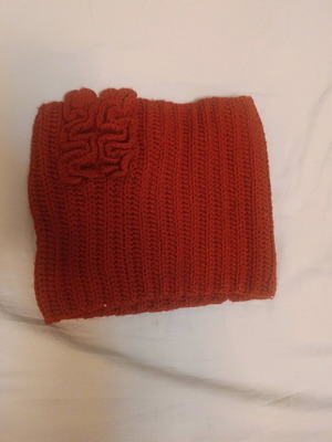 Handmade neck scarf like new, knitted burgundy with flower