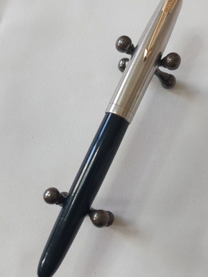 Parker 51 Vacumatic fountain pen used with 14k gold nib green