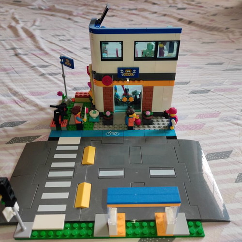 Lego City 60329 like new, with instructions without box