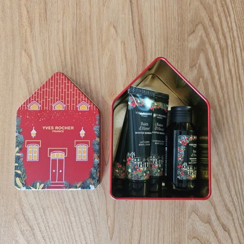 Yves Rocher Gift Set with body products and metal box new
