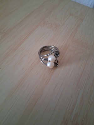 Ring with 2 white beads vintage style in silver tone, like new