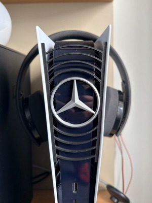 Mercedes PS5 cover like new for fat version