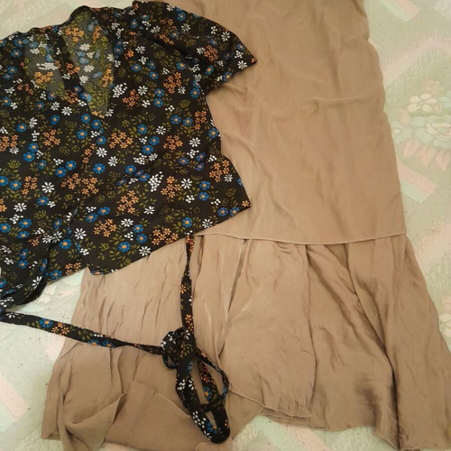 Skirt like new, size L 40 12, blouse gift