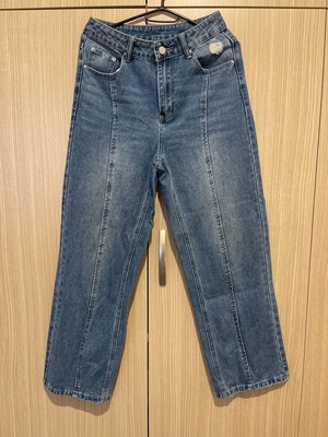 Jean loose fit like new, size Medium with faded details
