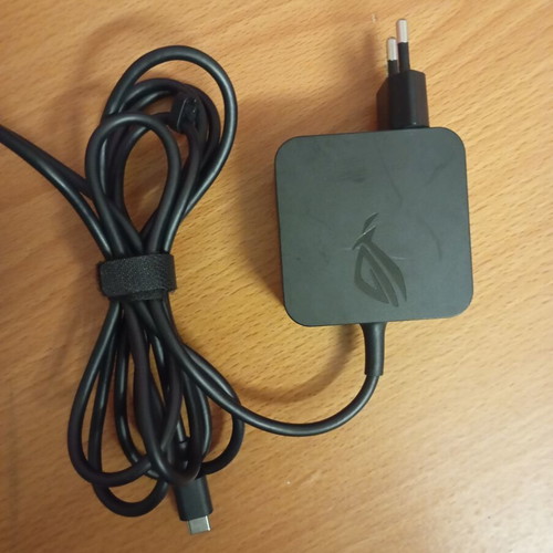 Asus laptop multi charger C type used, good working condition