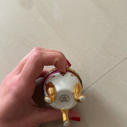 Limoge Porcelain decorative eggs like new, Gold 22K